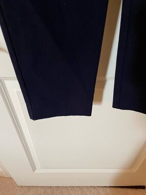 Chico Navy size 4
Ankle slit 
Pull on